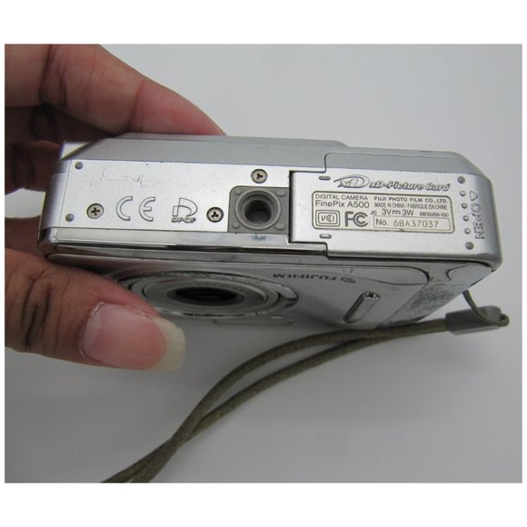 Fuji - FinePix 5.1MP Compact Digital Camera - For Parts Only - Picture 9 of 10